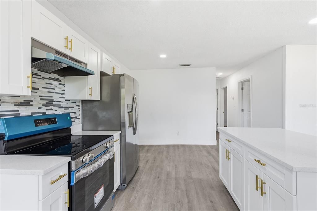 Active With Contract: $320,000 (4 beds, 2 baths, 1248 Square Feet)