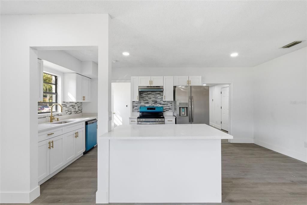 Active With Contract: $320,000 (4 beds, 2 baths, 1248 Square Feet)