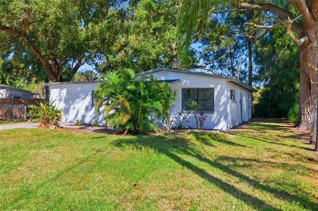 Active With Contract: $320,000 (4 beds, 2 baths, 1248 Square Feet)