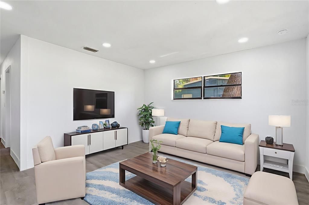 Active With Contract: $320,000 (4 beds, 2 baths, 1248 Square Feet)