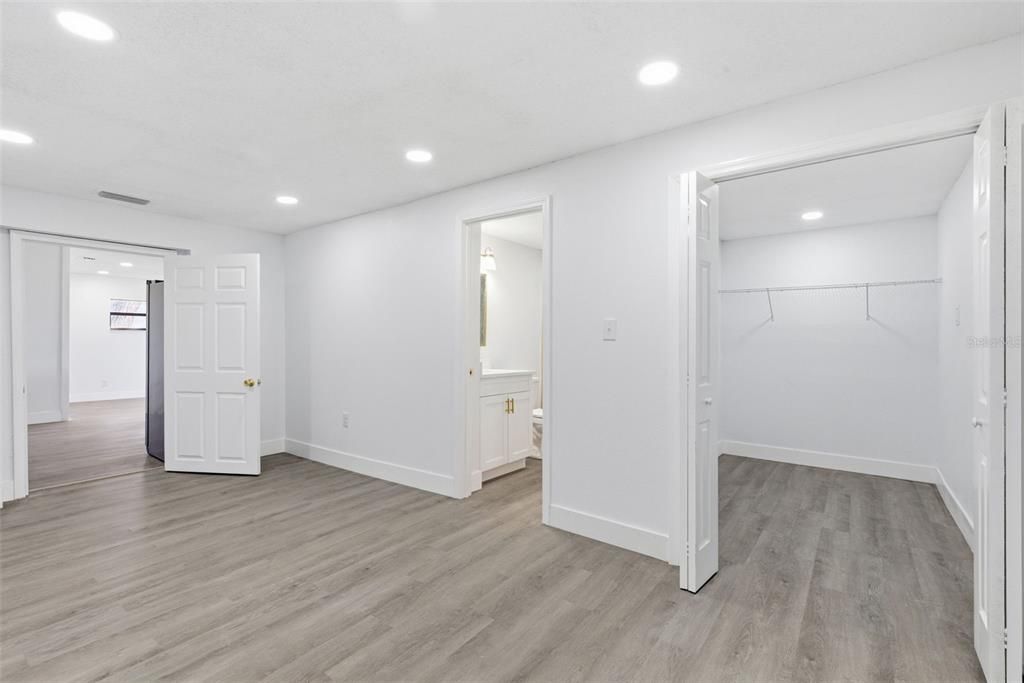 Active With Contract: $320,000 (4 beds, 2 baths, 1248 Square Feet)