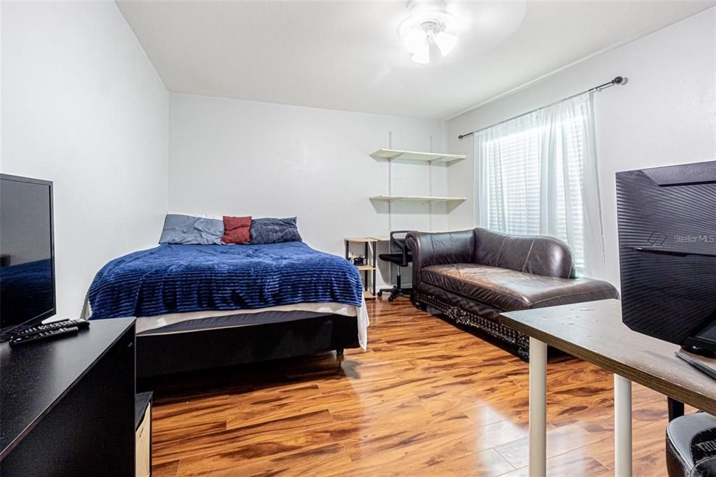 合同活跃: $439,900 (4 贝兹, 2 浴室, 3083 平方英尺)