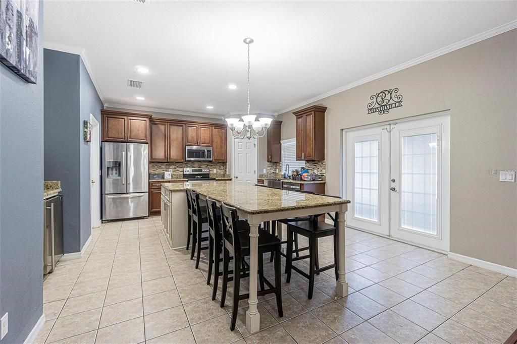 合同活跃: $439,900 (4 贝兹, 2 浴室, 3083 平方英尺)