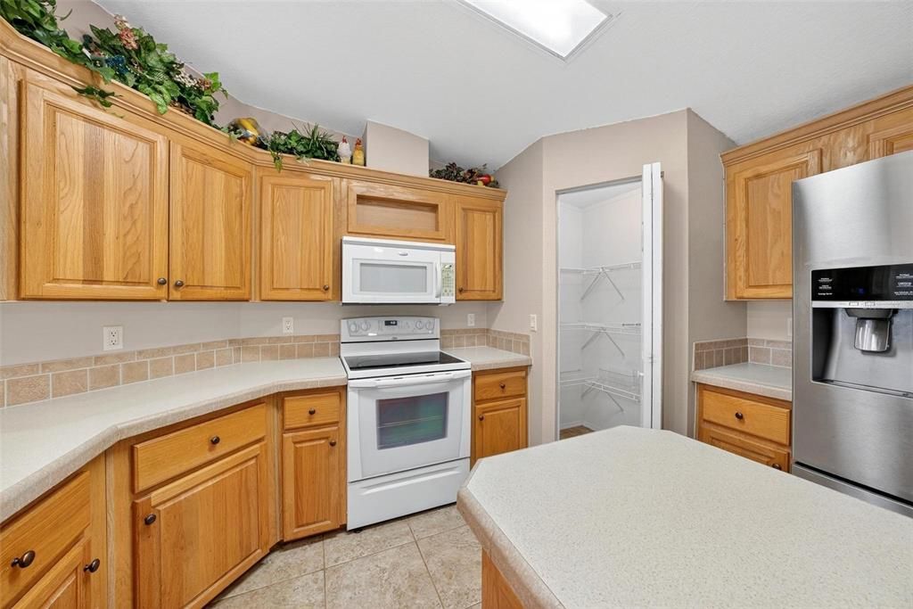 For Sale: $600,000 (3 beds, 2 baths, 1620 Square Feet)