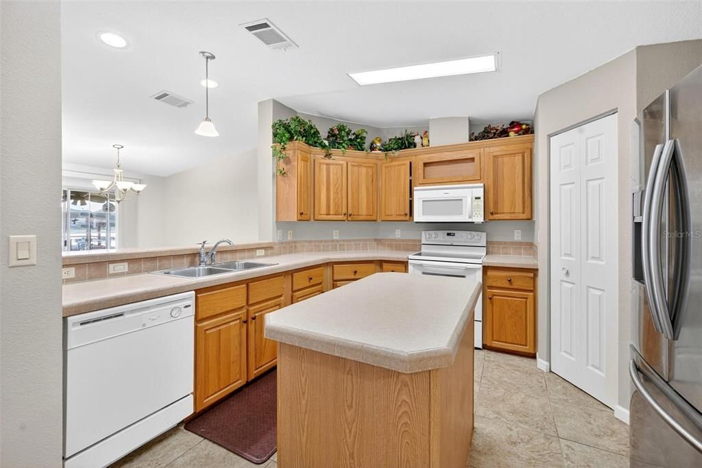 For Sale: $600,000 (3 beds, 2 baths, 1620 Square Feet)