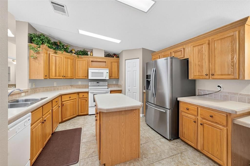 For Sale: $600,000 (3 beds, 2 baths, 1620 Square Feet)