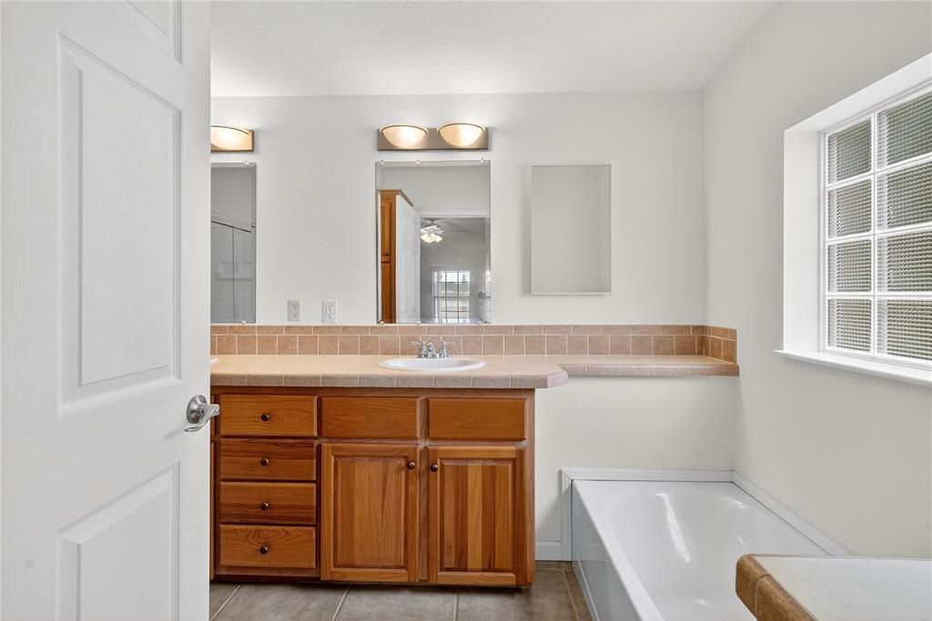 For Sale: $600,000 (3 beds, 2 baths, 1620 Square Feet)