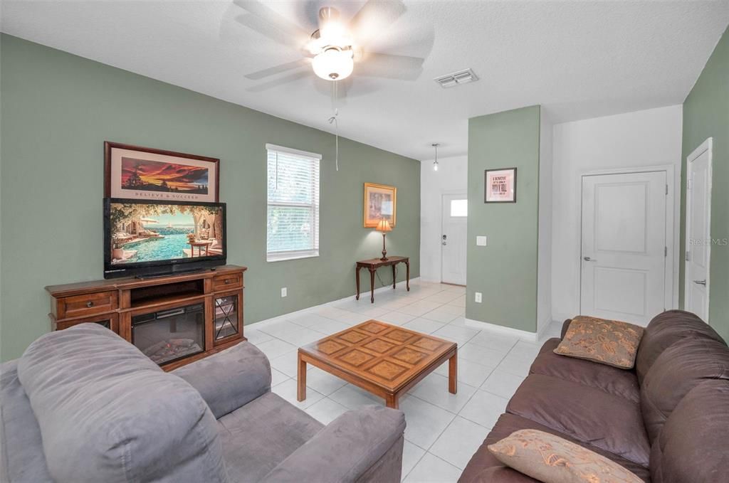 For Sale: $280,000 (2 beds, 2 baths, 1541 Square Feet)