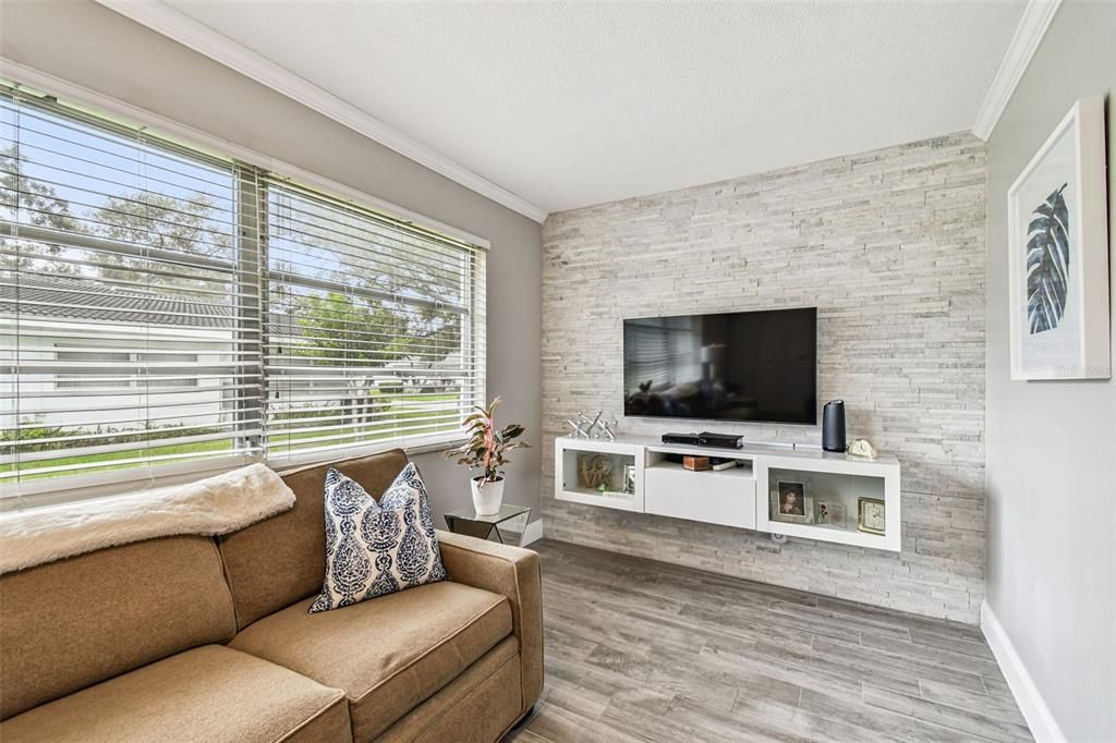 Active With Contract: $169,900 (2 beds, 1 baths, 1180 Square Feet)