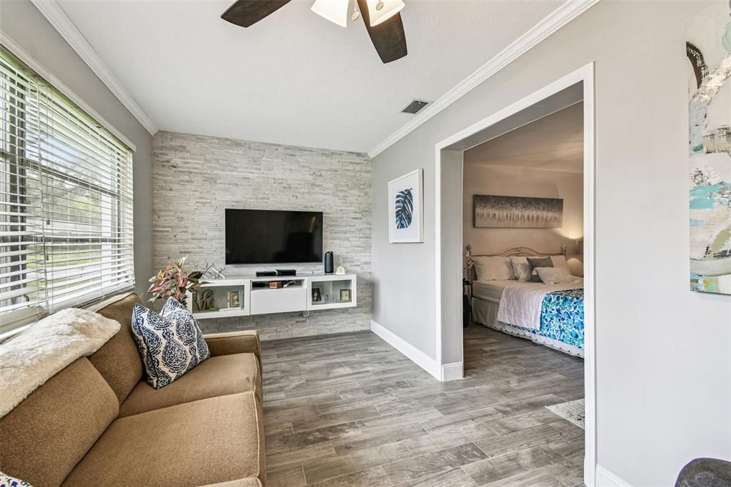 Active With Contract: $169,900 (2 beds, 1 baths, 1180 Square Feet)