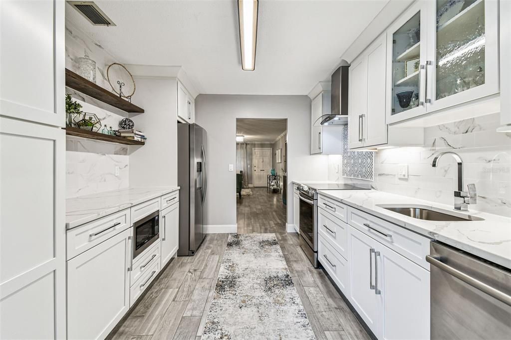 Active With Contract: $169,900 (2 beds, 1 baths, 1180 Square Feet)