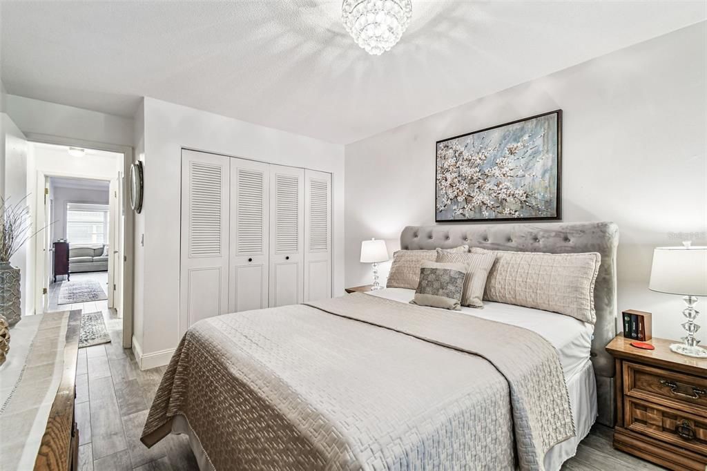 Active With Contract: $169,900 (2 beds, 1 baths, 1180 Square Feet)