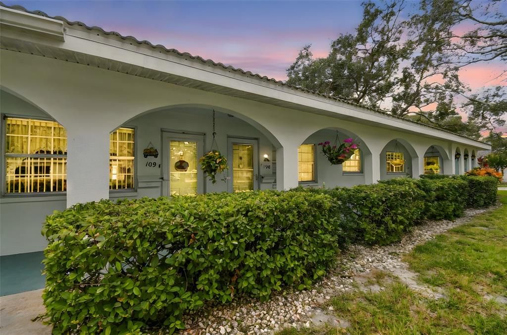 Active With Contract: $169,900 (2 beds, 1 baths, 1180 Square Feet)