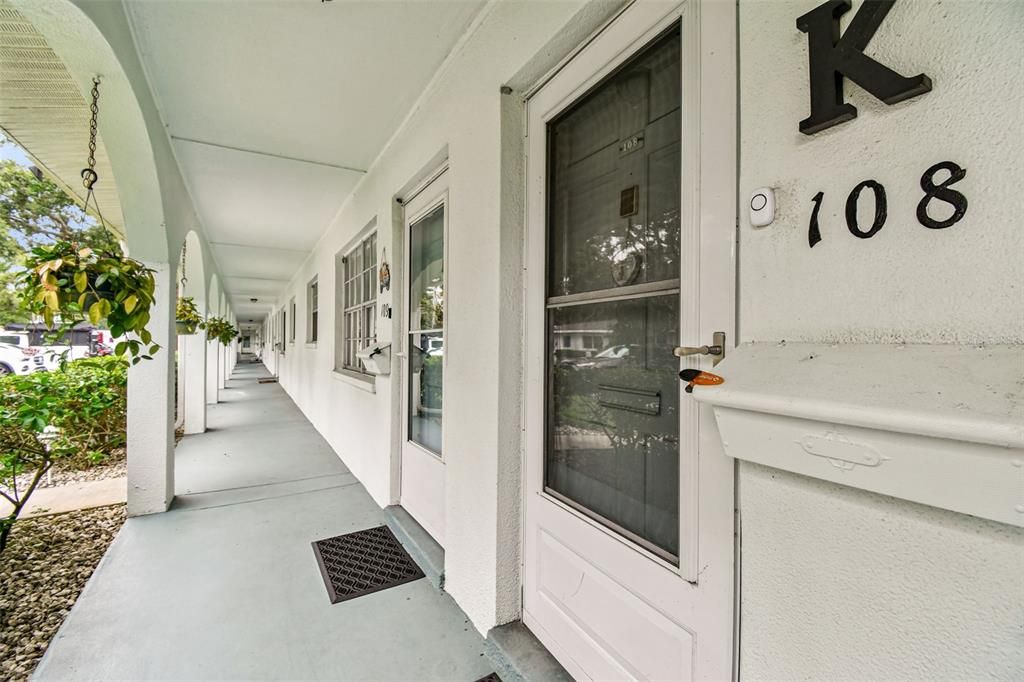 Active With Contract: $169,900 (2 beds, 1 baths, 1180 Square Feet)