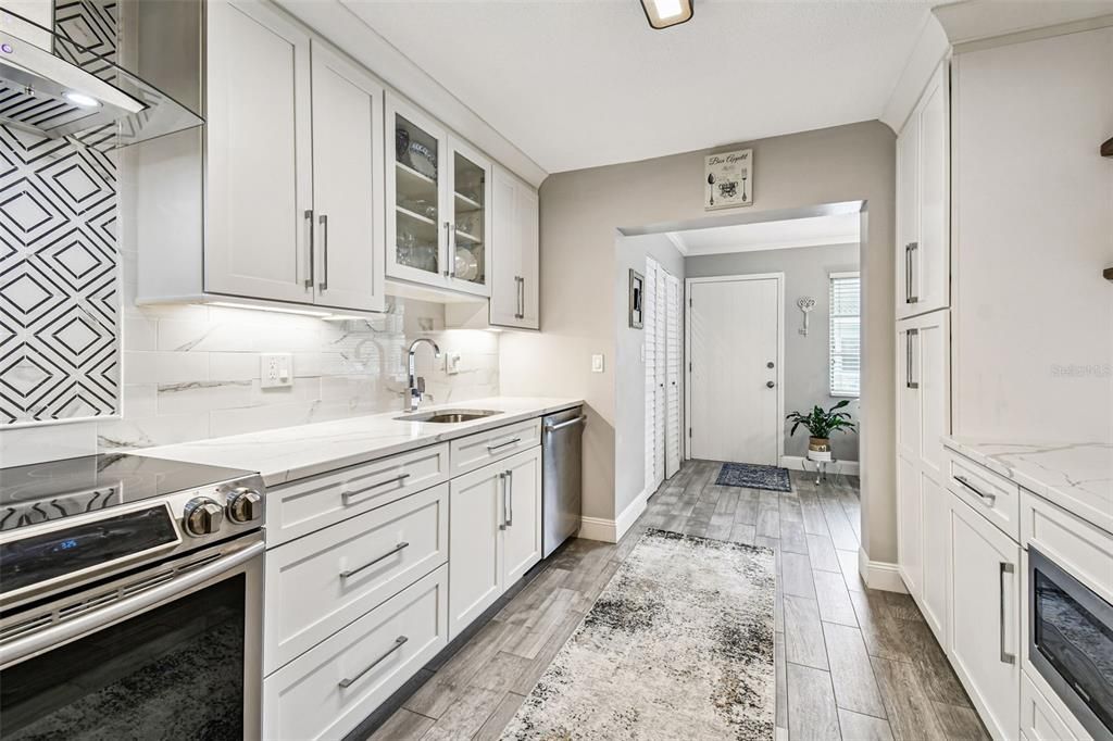 Active With Contract: $169,900 (2 beds, 1 baths, 1180 Square Feet)