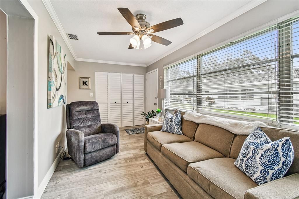 Active With Contract: $169,900 (2 beds, 1 baths, 1180 Square Feet)