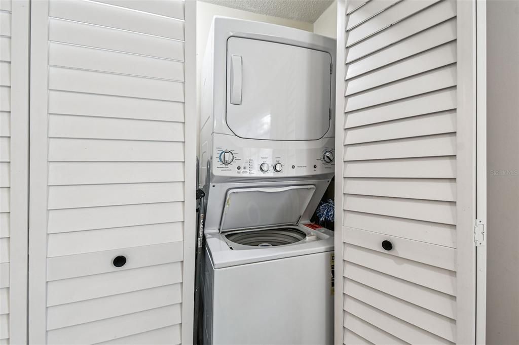 Active With Contract: $169,900 (2 beds, 1 baths, 1180 Square Feet)