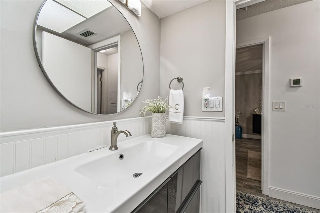 Active With Contract: $169,900 (2 beds, 1 baths, 1180 Square Feet)