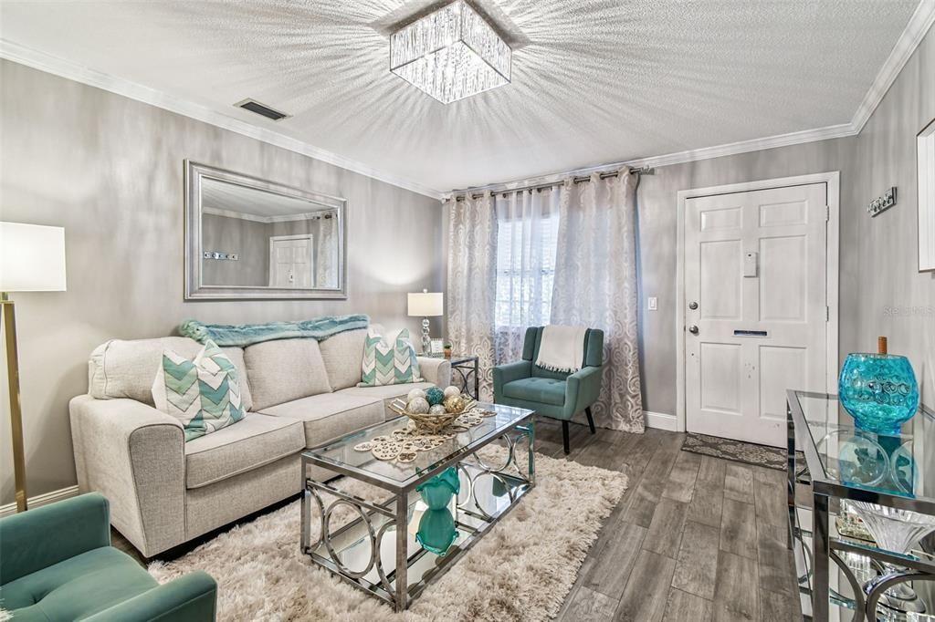 Active With Contract: $169,900 (2 beds, 1 baths, 1180 Square Feet)