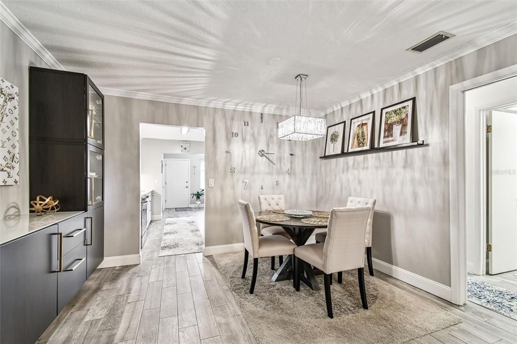 Active With Contract: $169,900 (2 beds, 1 baths, 1180 Square Feet)