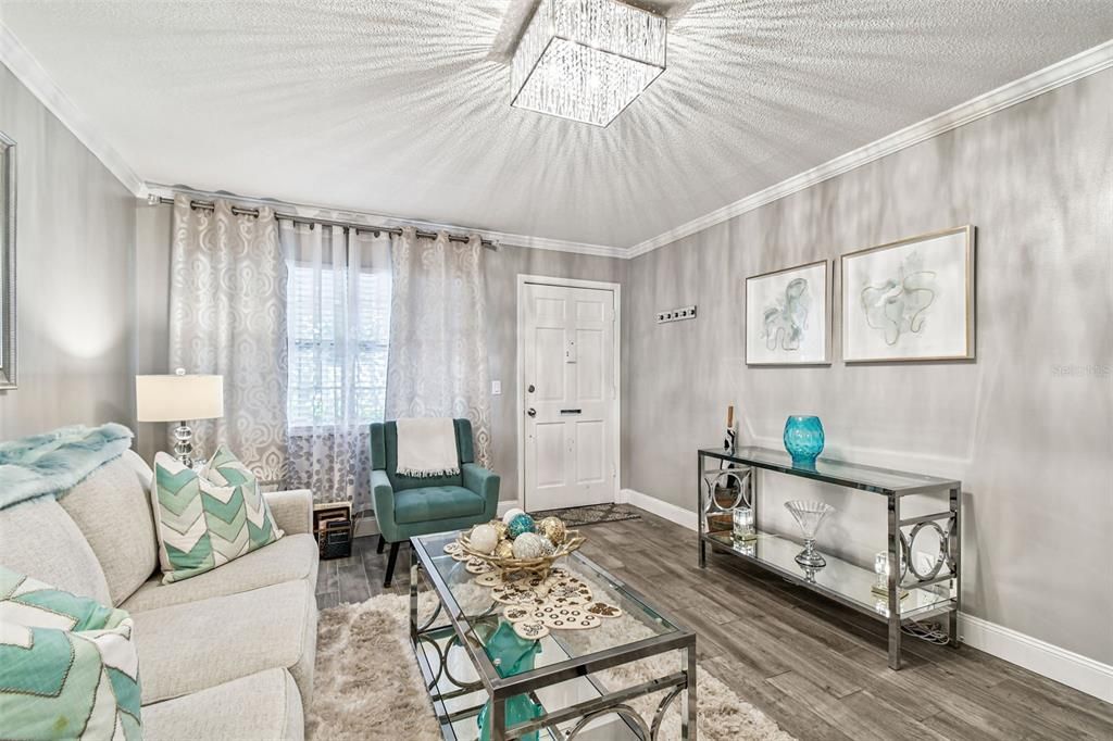 Active With Contract: $169,900 (2 beds, 1 baths, 1180 Square Feet)