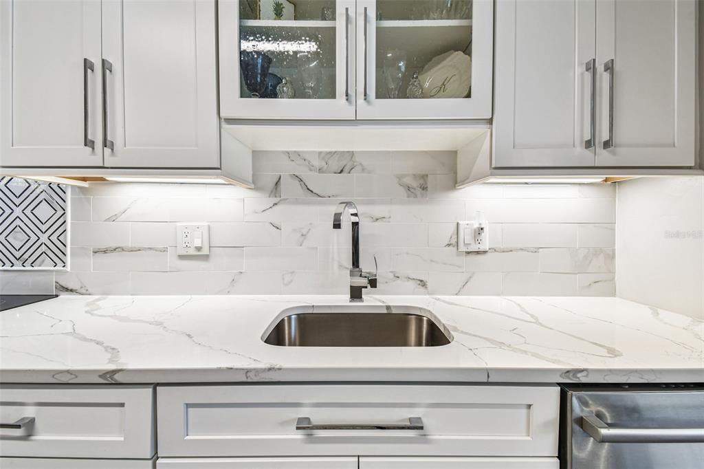 Active With Contract: $169,900 (2 beds, 1 baths, 1180 Square Feet)