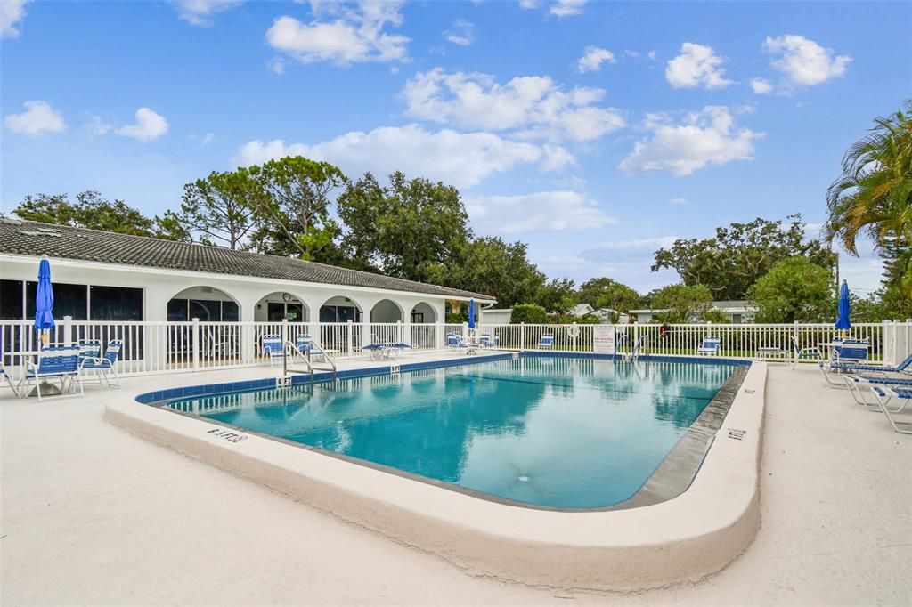 Active With Contract: $169,900 (2 beds, 1 baths, 1180 Square Feet)