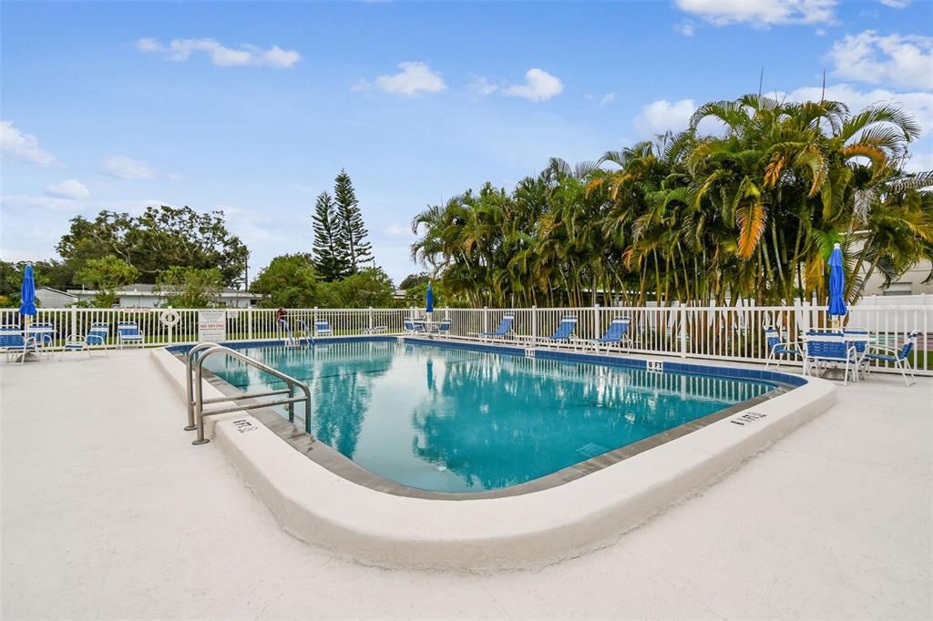 Active With Contract: $169,900 (2 beds, 1 baths, 1180 Square Feet)