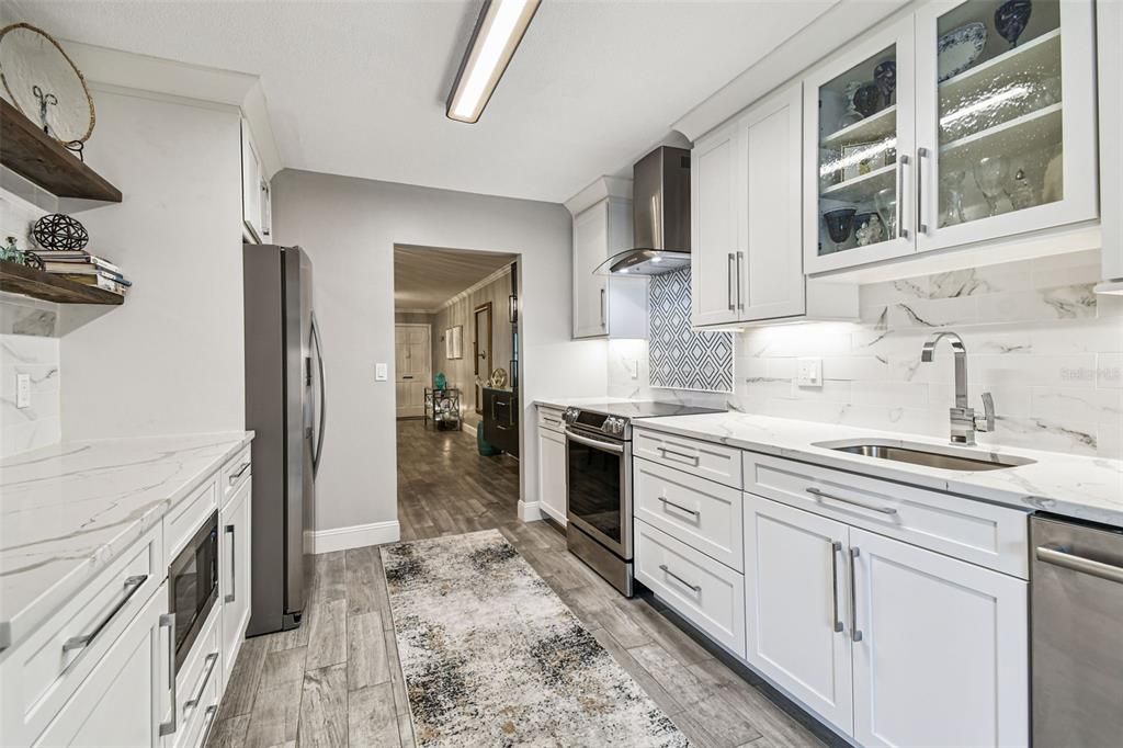 Active With Contract: $169,900 (2 beds, 1 baths, 1180 Square Feet)