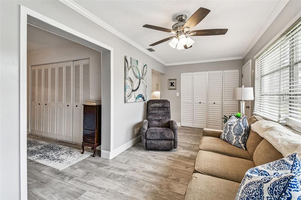 Active With Contract: $169,900 (2 beds, 1 baths, 1180 Square Feet)