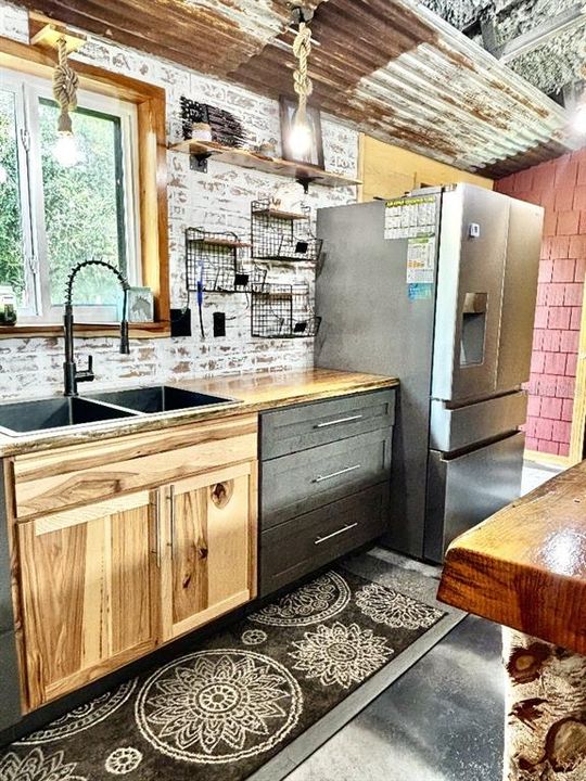 Под контрактом: $450,000 (2 спален, 2 ванн, 1344 Квадратных фут)