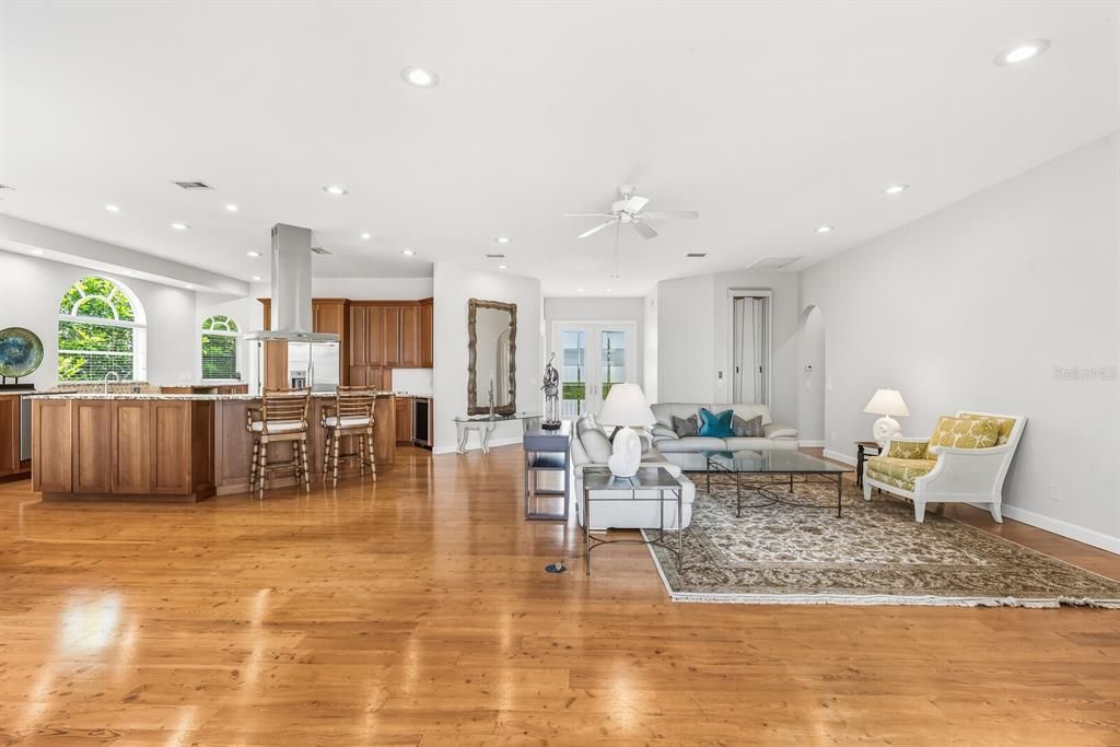 待售: $980,000 (3 贝兹, 2 浴室, 2440 平方英尺)