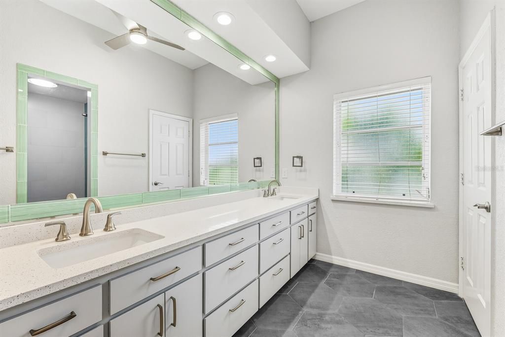 待售: $980,000 (3 贝兹, 2 浴室, 2440 平方英尺)