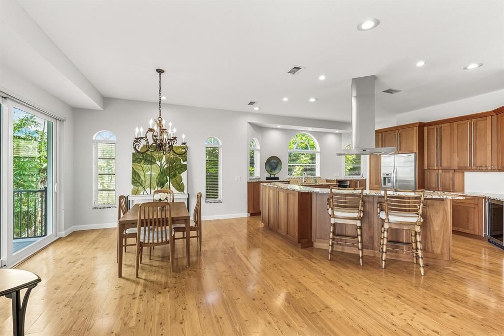 待售: $980,000 (3 贝兹, 2 浴室, 2440 平方英尺)