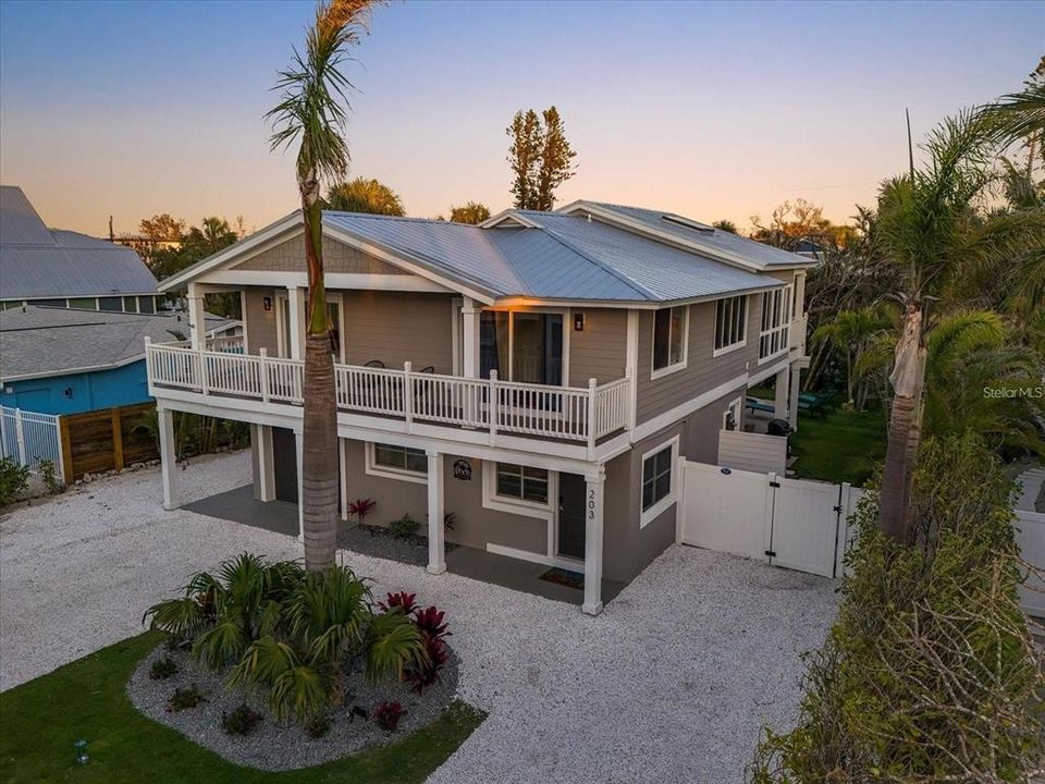 待售: $2,690,000 (4 贝兹, 3 浴室, 2153 平方英尺)