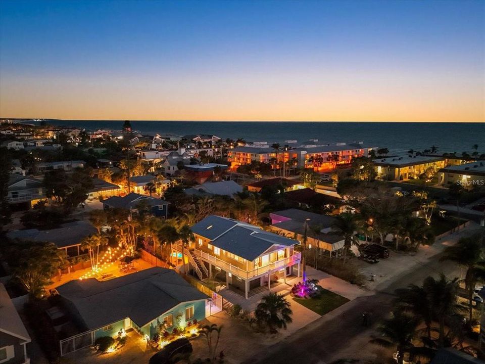 待售: $2,690,000 (4 贝兹, 3 浴室, 2153 平方英尺)