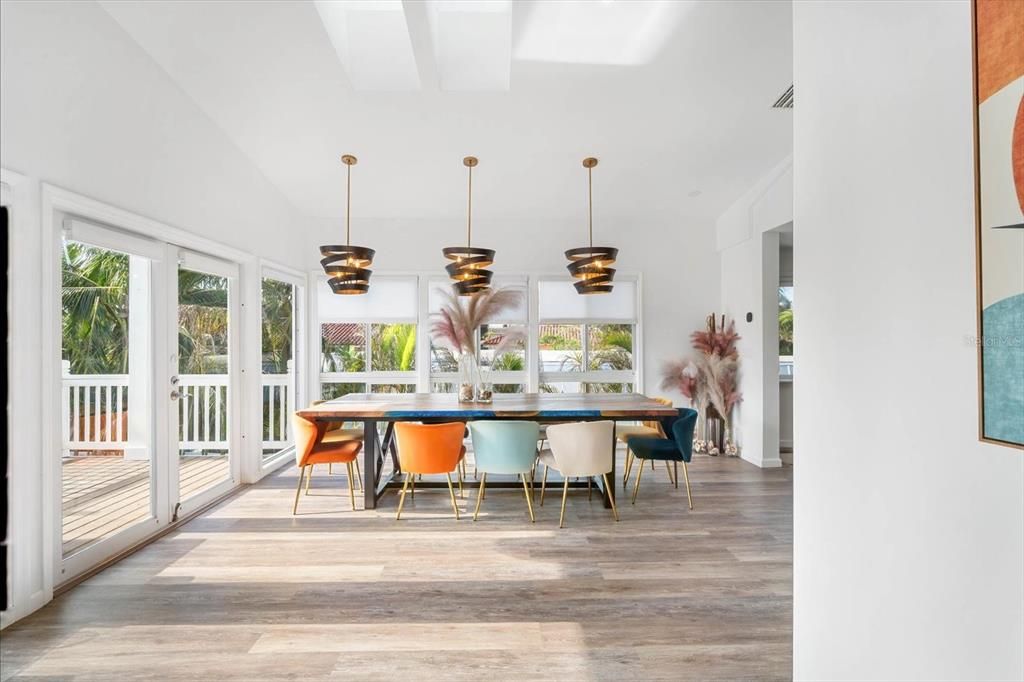 待售: $2,690,000 (4 贝兹, 3 浴室, 2153 平方英尺)