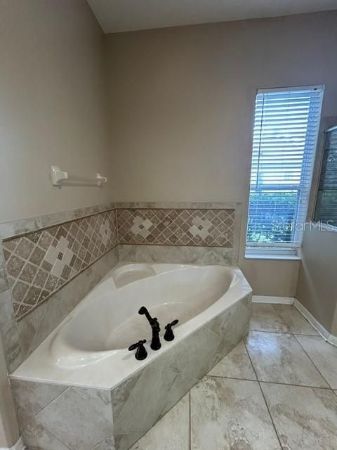 出租: $3,450 (4 贝兹, 3 浴室, 2819 平方英尺)