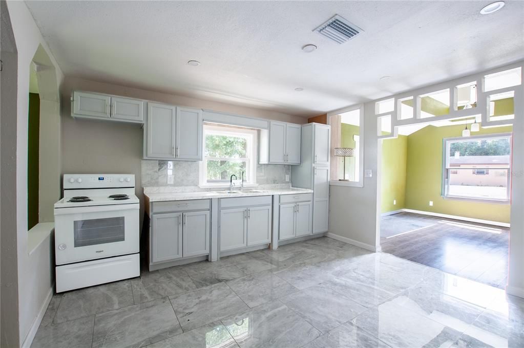 En Venta: $215,000 (2 camas, 2 baños, 900 Pies cuadrados)