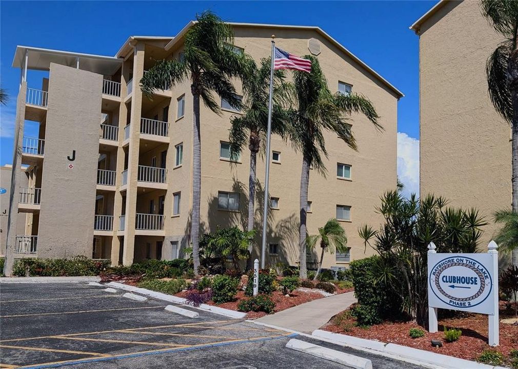 Active With Contract: $134,900 (2 beds, 2 baths, 1144 Square Feet)