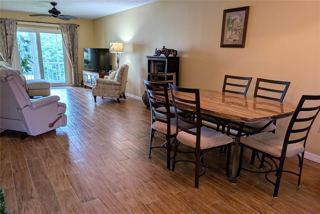 Active With Contract: $134,900 (2 beds, 2 baths, 1144 Square Feet)