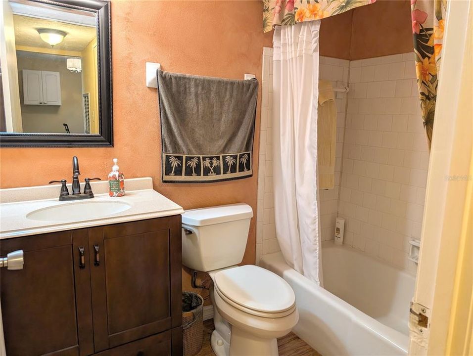 Active With Contract: $134,900 (2 beds, 2 baths, 1144 Square Feet)