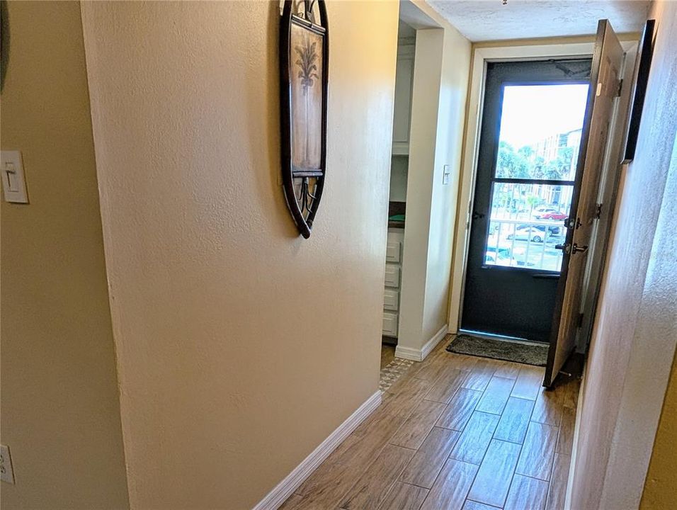 Active With Contract: $134,900 (2 beds, 2 baths, 1144 Square Feet)