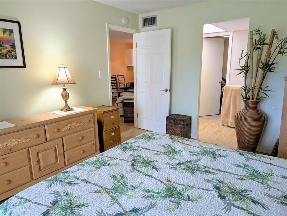 Active With Contract: $134,900 (2 beds, 2 baths, 1144 Square Feet)