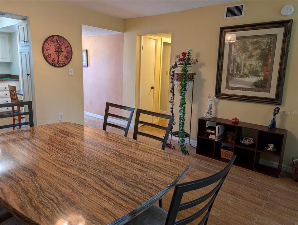 Active With Contract: $134,900 (2 beds, 2 baths, 1144 Square Feet)