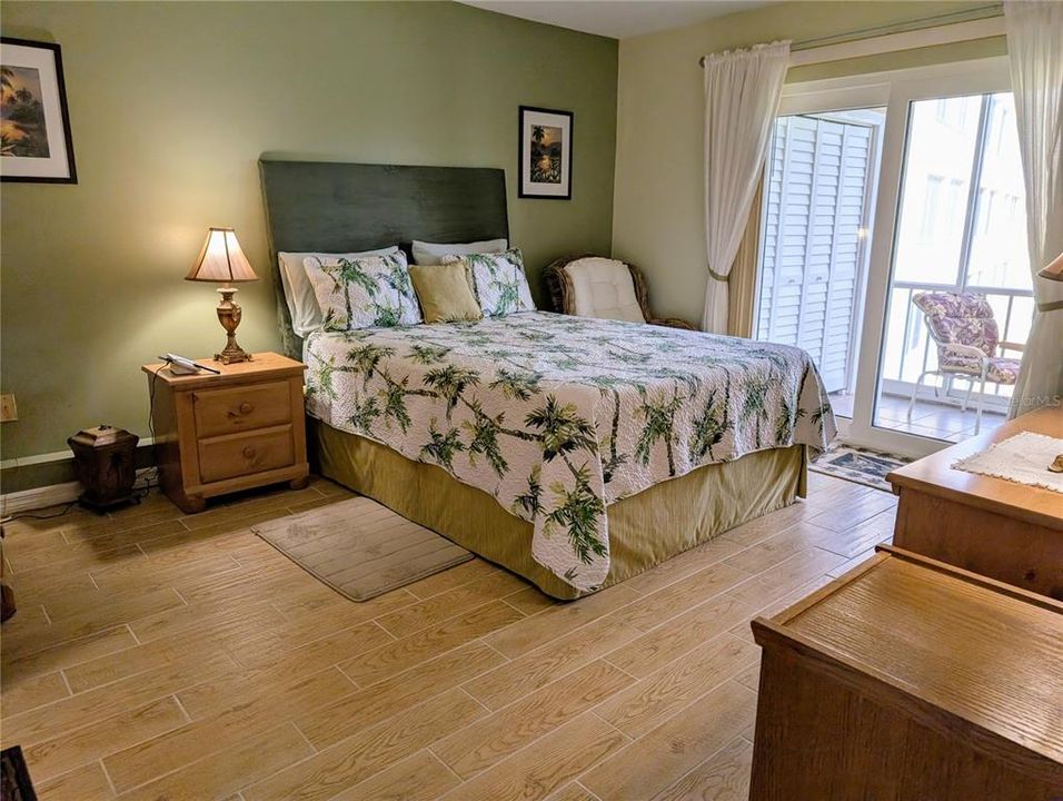 Active With Contract: $134,900 (2 beds, 2 baths, 1144 Square Feet)