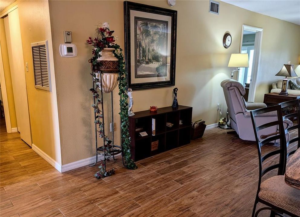 Active With Contract: $134,900 (2 beds, 2 baths, 1144 Square Feet)