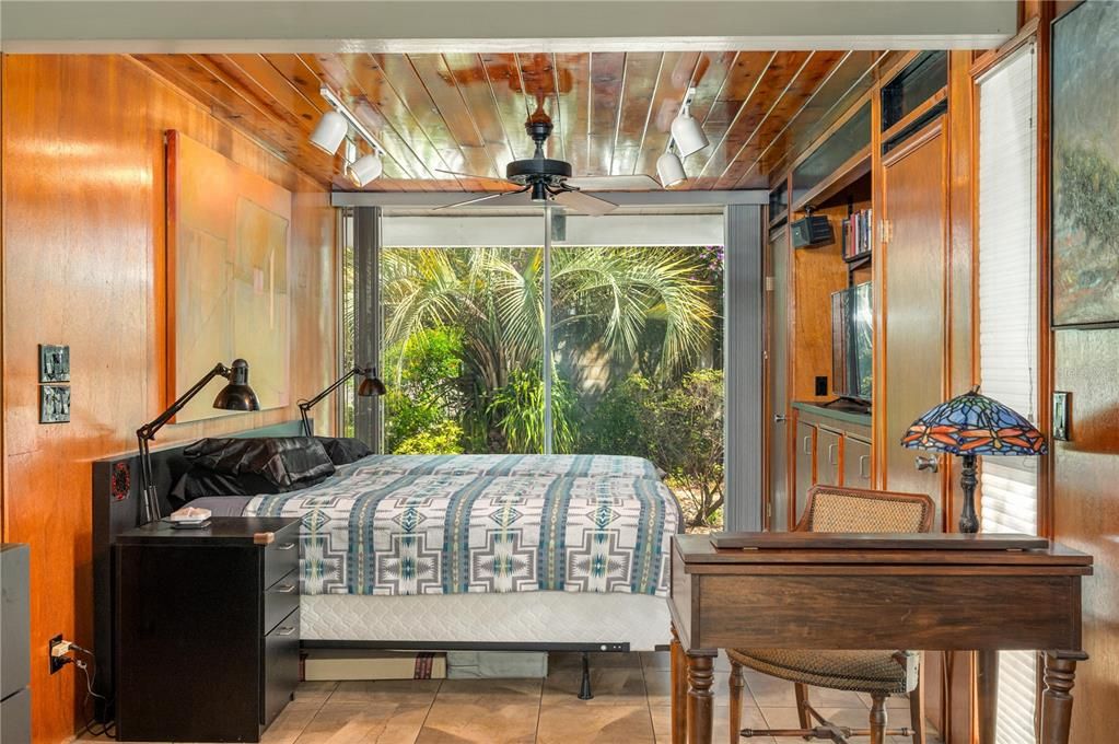 合同活跃: $400,000 (2 贝兹, 2 浴室, 1120 平方英尺)