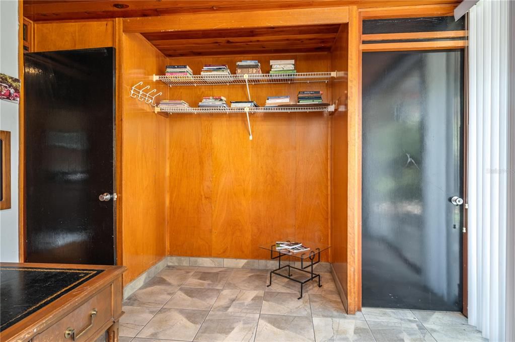 合同活跃: $400,000 (2 贝兹, 2 浴室, 1120 平方英尺)