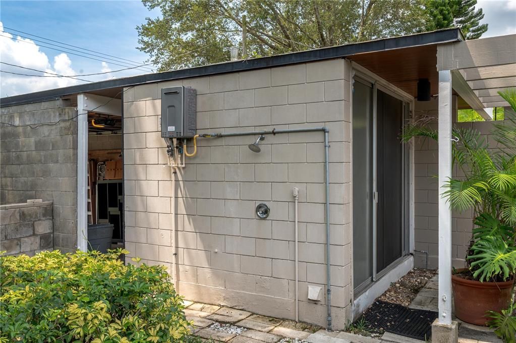 合同活跃: $400,000 (2 贝兹, 2 浴室, 1120 平方英尺)